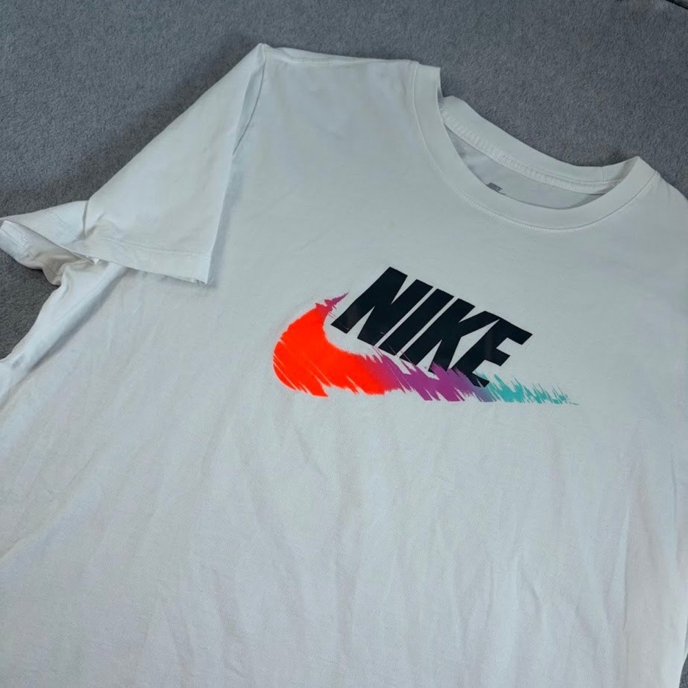 Nike Graphic Tee Mens 2XL White Rainbow Gradient Swoosh Logo Short Sleeve Shirt